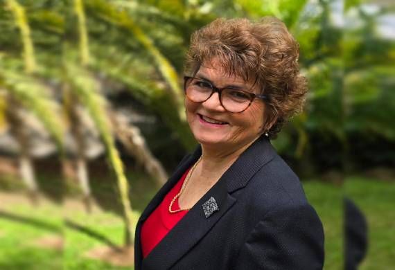 Deborah Johnston: A Transformational Coach Helping Women Lead With Clarity & Confidence